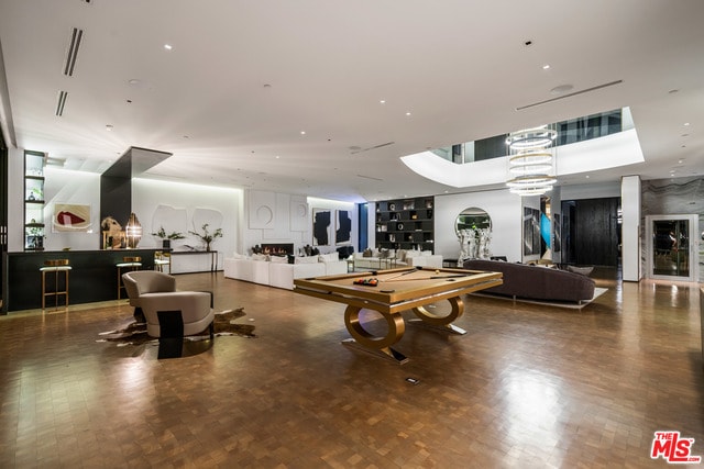 Building Photo - 809 N Rexford Dr