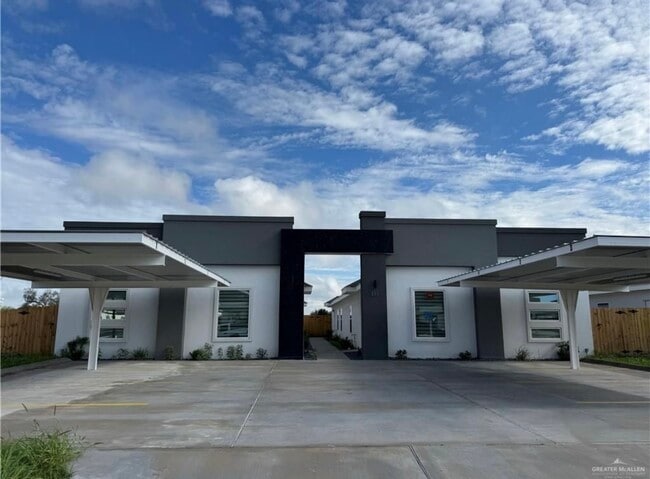 Building Photo - 311 W Campeche Ave