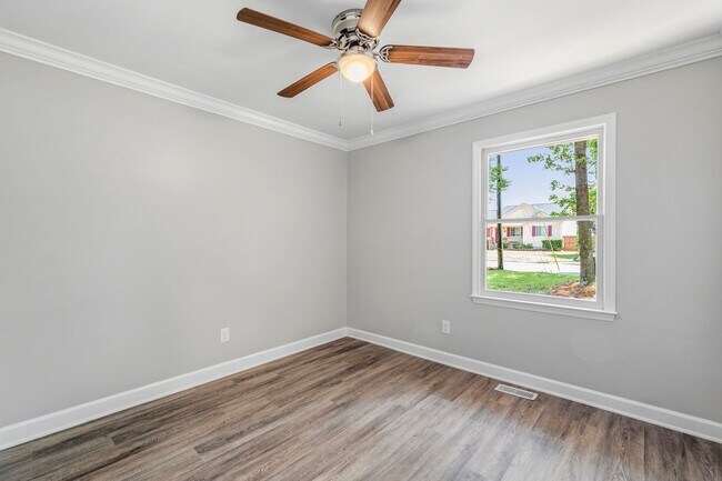 Building Photo - Great Location off of South Holden Road. 3 Bedroom 2 Bathroom Home.