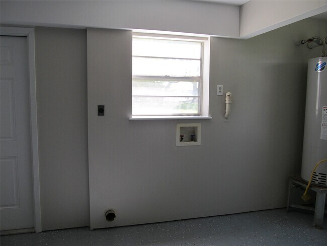 Building Photo - 3 Avenue E