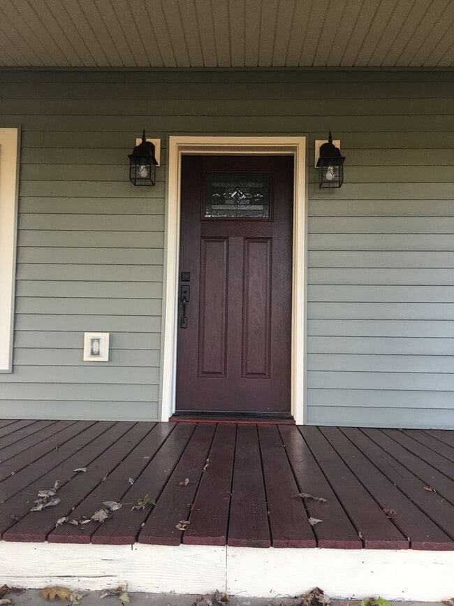 Building Photo - Three Bedroom Two Bath Home in the up and Coming Town of Hurricane