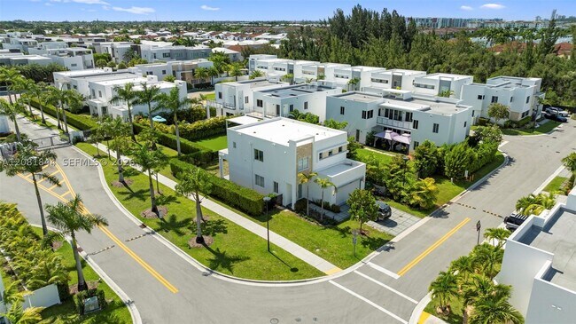 Building Photo - 6810 NW 103rd Pl