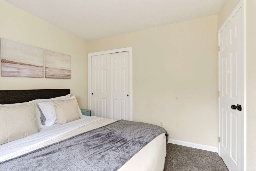 Building Photo - 461 NW Jefferson Ave