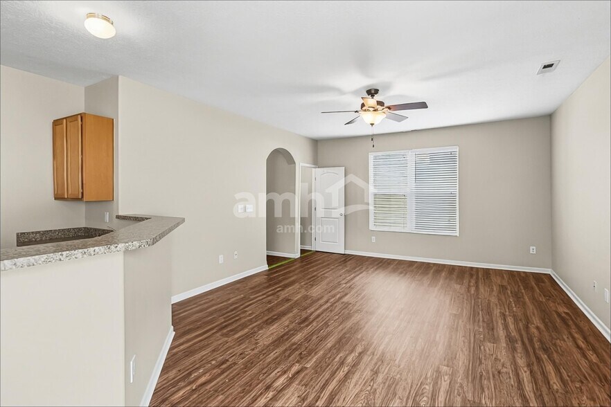 Building Photo - 7266 Rondeau Dr