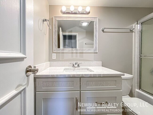 Building Photo - 530 N Main St