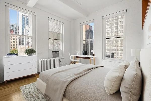 Building Photo - 448 W 37th St