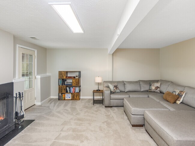 Building Photo - 6018 Alexaner Ave