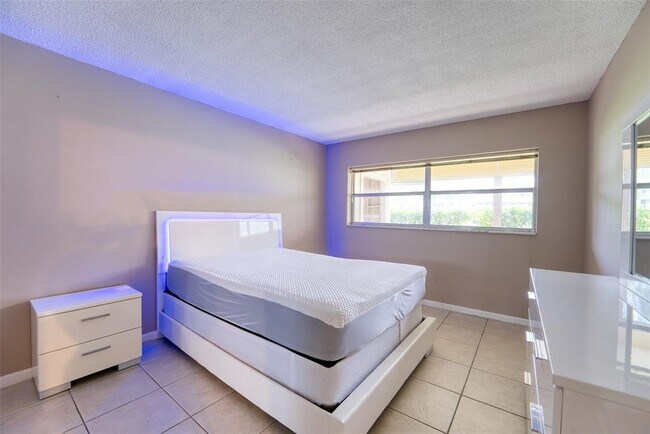 Building Photo - 4700 Washington St