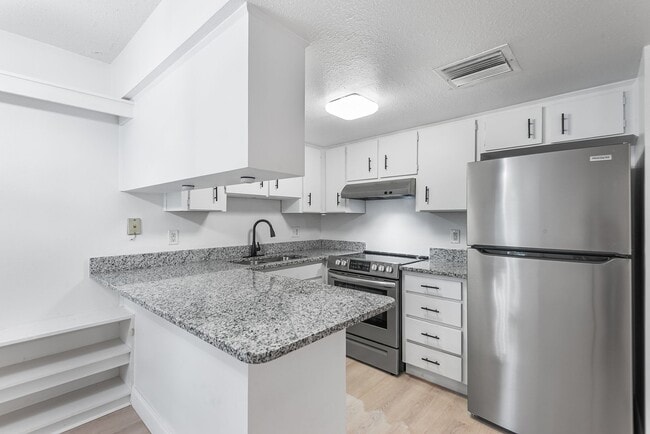 Building Photo - 555 62nd St S