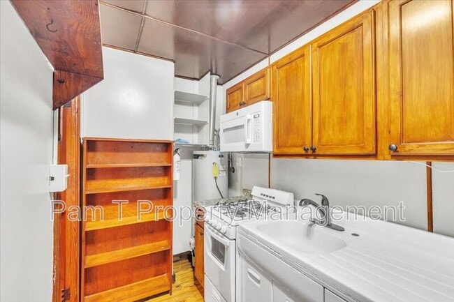 Building Photo - 14 Southwood Dr