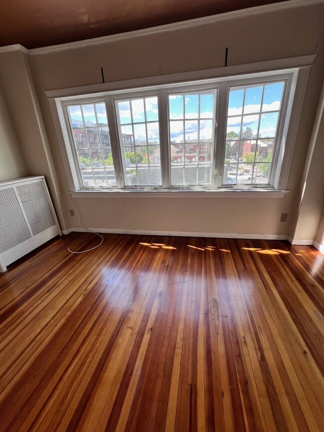 Building Photo - 137 S Ferry St
