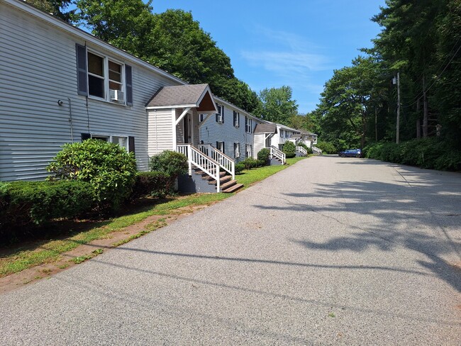 Building Photo - 204 Elm St