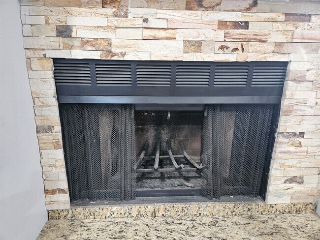 Building Photo - 11710 Southlake Dr