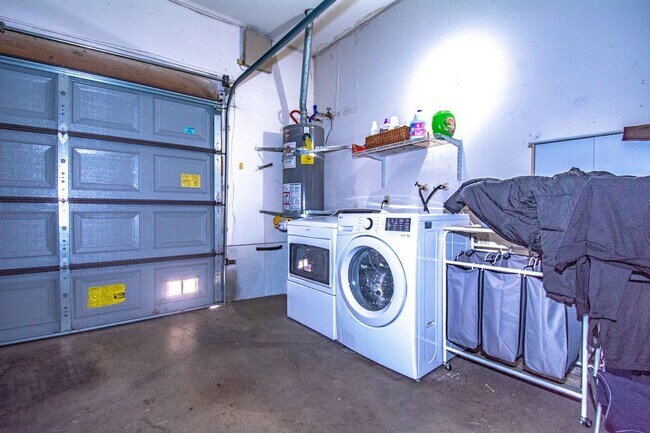 Building Photo - 8408 Spring Desert Pl