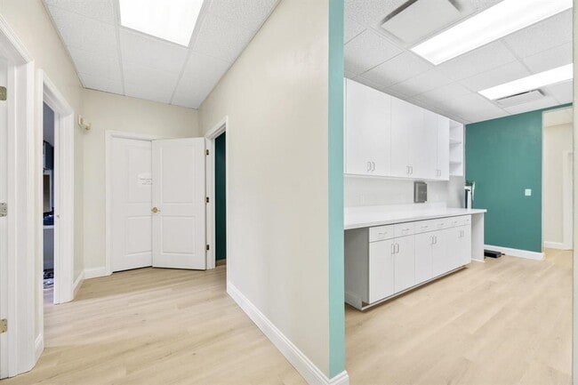 Building Photo - 3606 Maclay Blvd