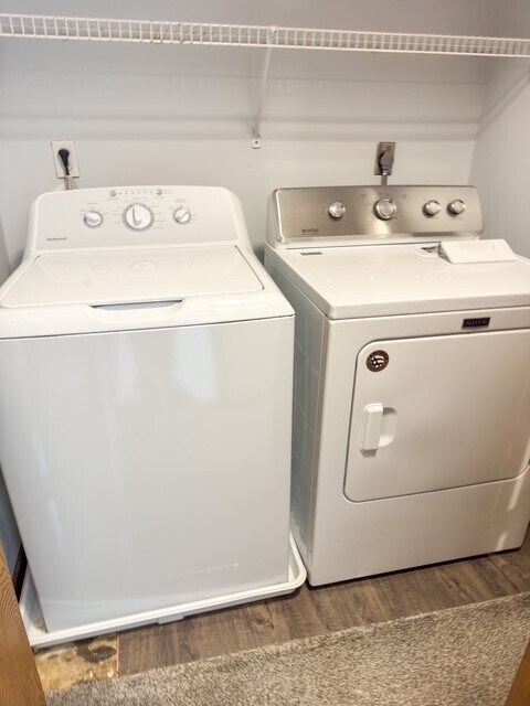 Building Photo - 1327 E 21st Ter