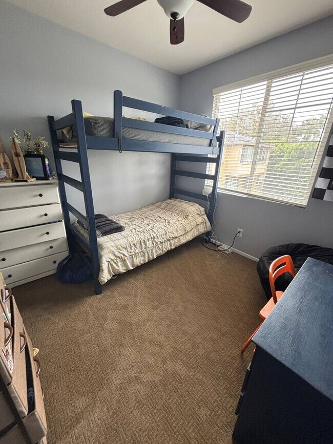 Building Photo - 3 BD/ 2.5 BA SHORT-TERM FURNISHED TOWNHOME...