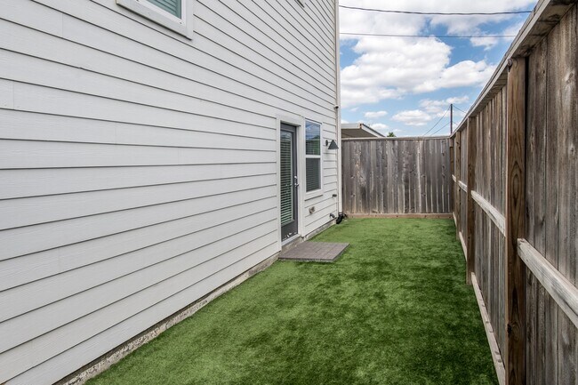 Building Photo - 4919 Avenue J