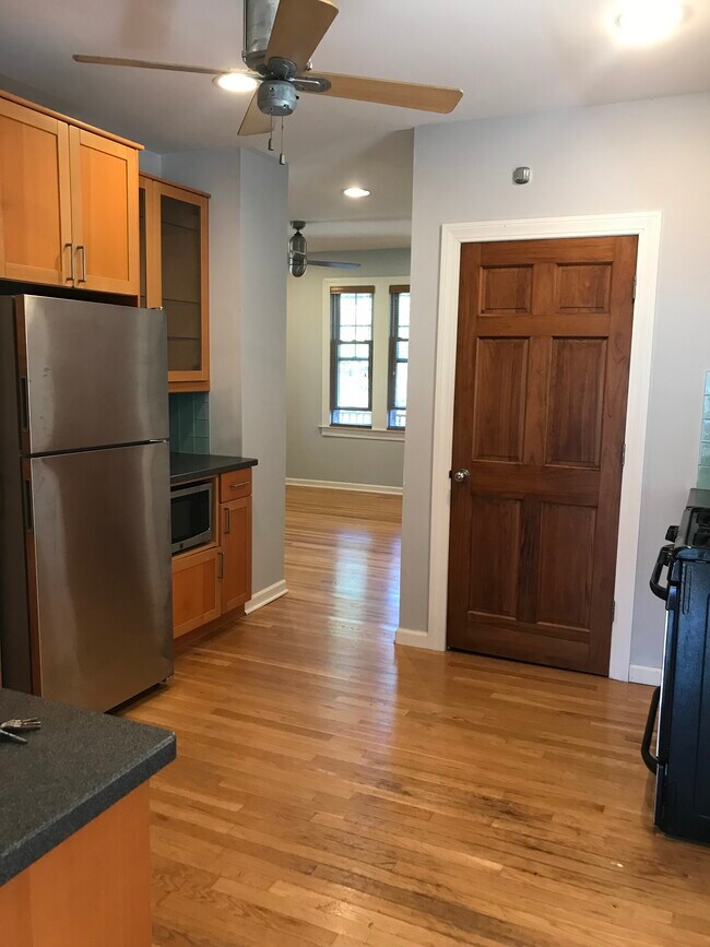 Building Photo - 11 Cherry St