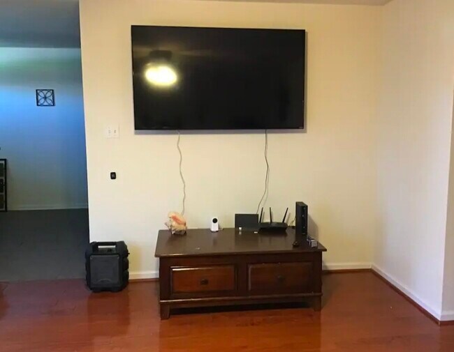 Building Photo - Hawthorne Drive (fully furnished)