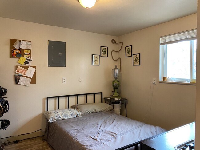 Building Photo - STUDENTS WELCOME! Spacious single-family home in the heart of Ft. Collins!