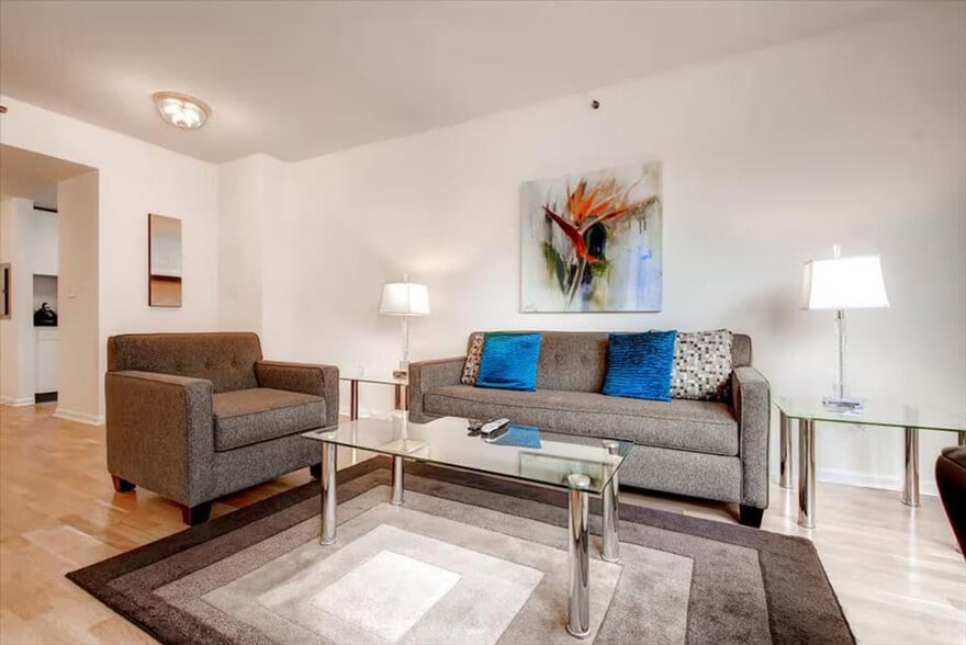 Primary Photo - 330 River St