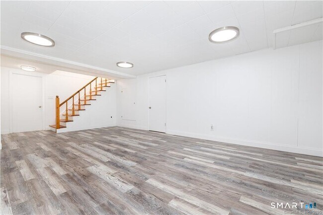 Building Photo - 129 W Ridge Dr