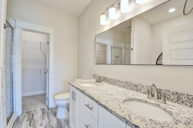 Building Photo - Luxury 3-Bed, 3.5-Bath Townhome in Gatewoo...