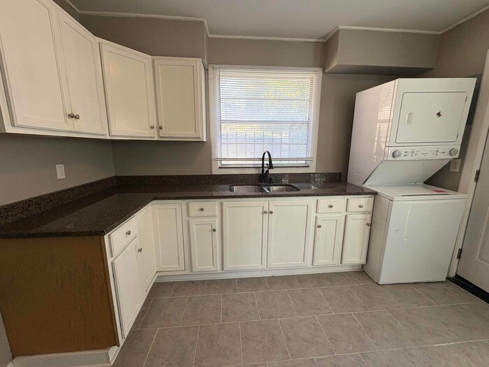 Building Photo - 4409 Ave I