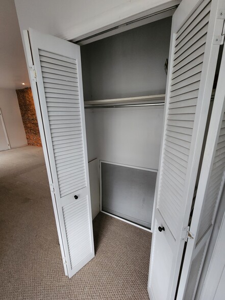 coat closet - 4300 Fleming St