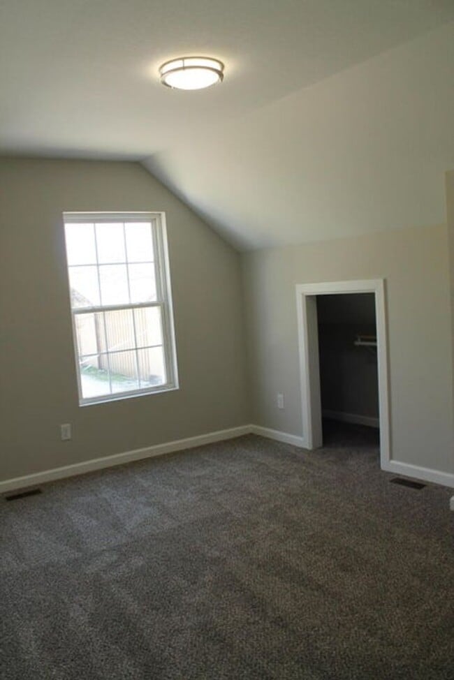 Building Photo - Modern Elegance Meets Comfort – Fully Remo...