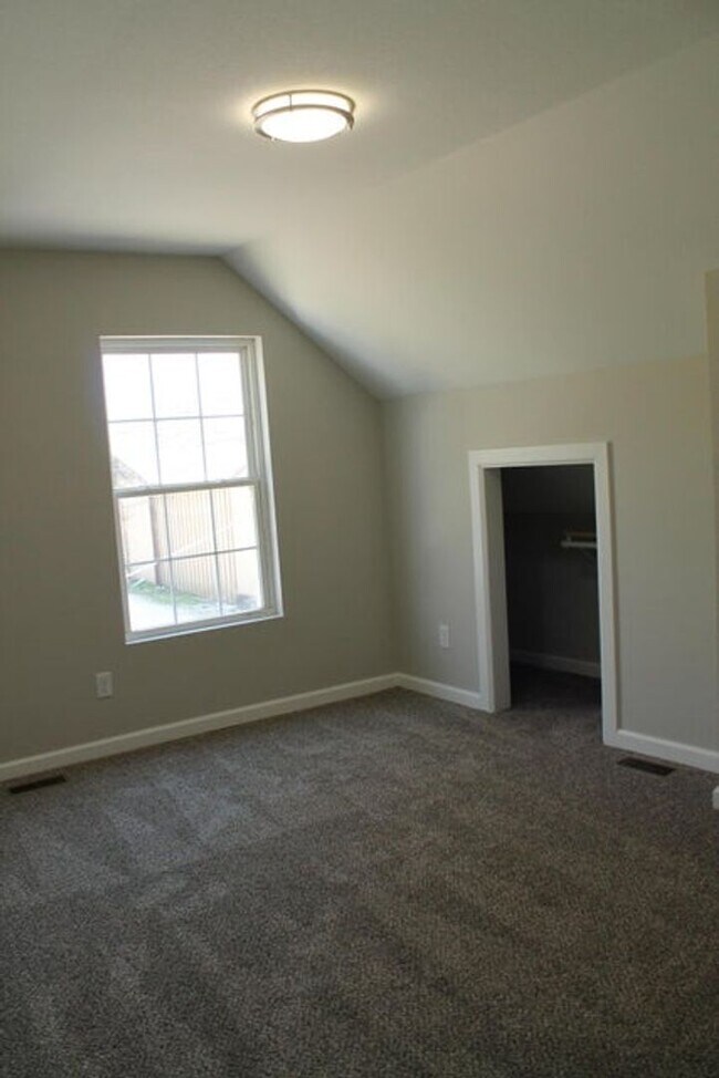 Building Photo - Modern Elegance Meets Comfort – Fully Remodeled 4BR/2BA Dream Home!