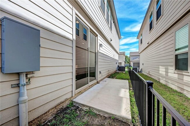 Building Photo - 107 Buckthorn Dr