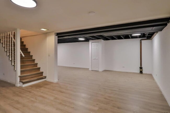 Building Photo - 30W162 Claymore Ln
