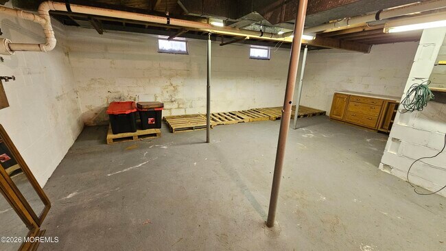 Building Photo - 12 Anderson Dr