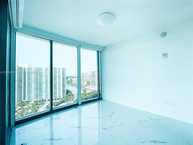 Building Photo - 15701 Collins Ave