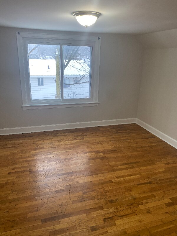 Building Photo - 529 E Broad St