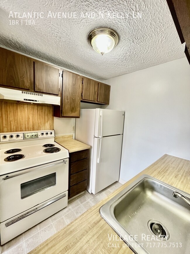 Building Photo - END UNIT! Affordable Red Lion 1-bed with o...