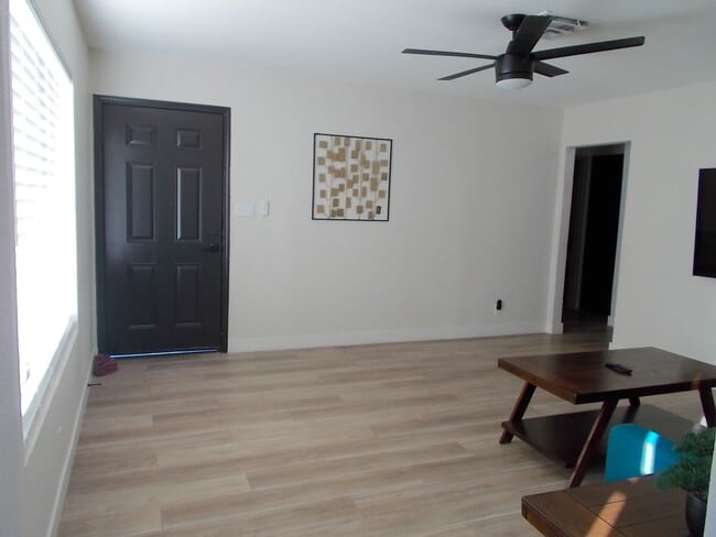 Building Photo - Beautifully Furnished 2-Bedroom 2-Bath Townhome in a Prime Location