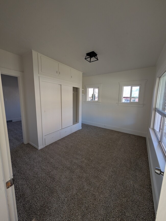 Building Photo - 225 N Main St