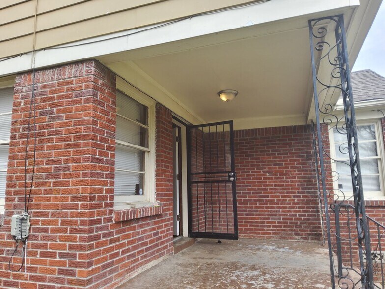 Building Photo - 2714 James Rd