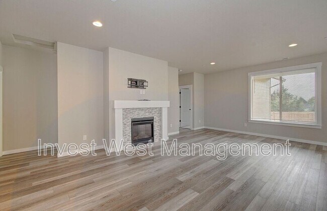 Building Photo - 1651 52nd Ct