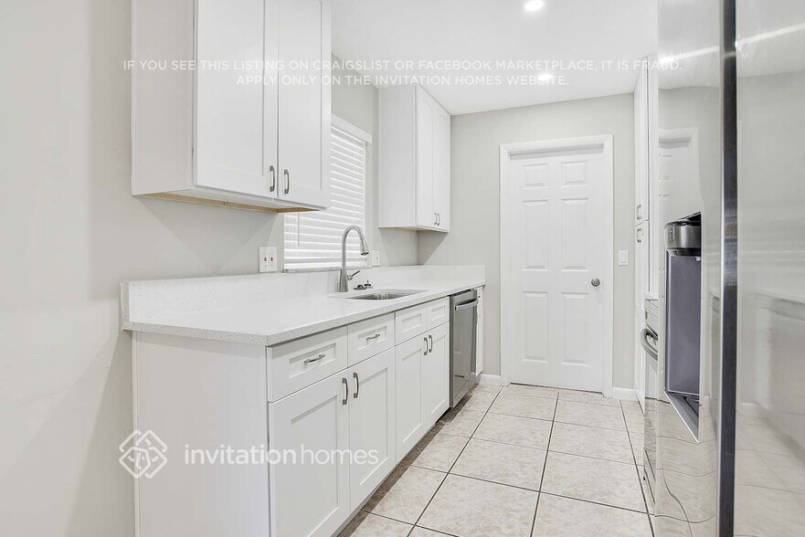 Building Photo - 1842 Teakwood Dr