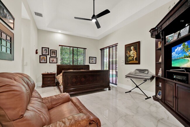 Building Photo - Elegant 4-Bedroom Pool Home in Exclusive G...