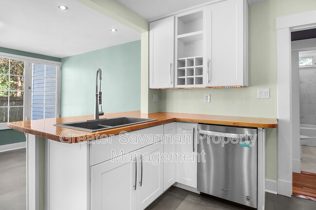 Building Photo - 1206 E 48th St