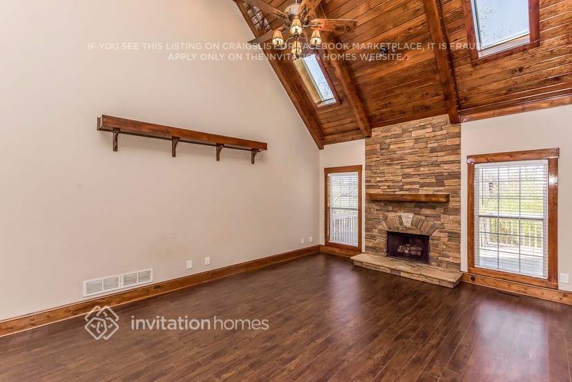 Building Photo - 6223 Spring Lake Dr