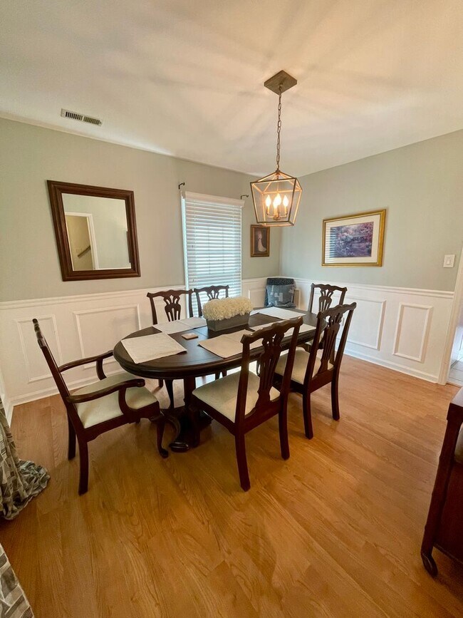 Building Photo - Adorable Home in Raeburn! 3Br/2BA