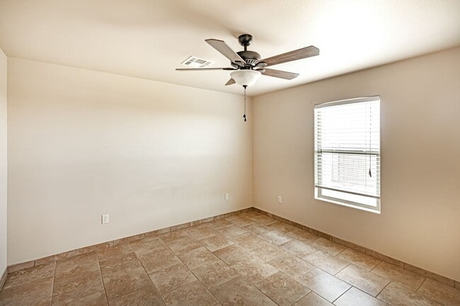 Building Photo - Cute 3 bedroom 2 bath home!