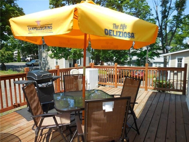 Building Photo - 17 Lake Ave