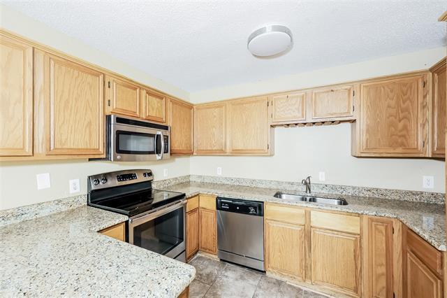 Building Photo - 940 Danforth Pl
